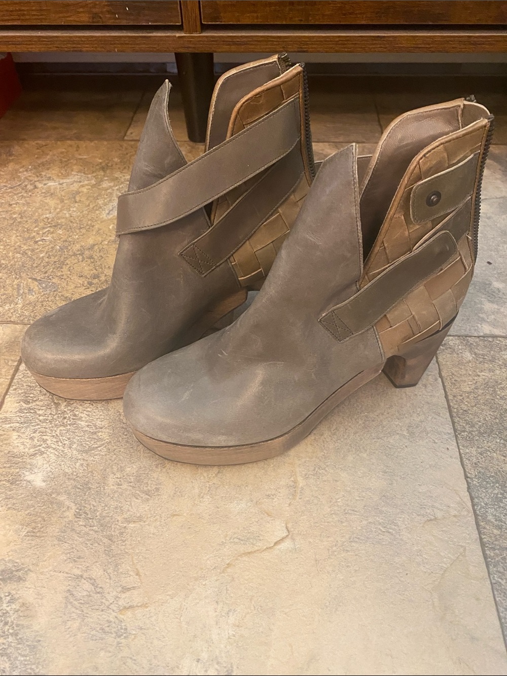 LD Tuttle EU36/ US 5.5-6 leather heeled bootie woven strappy round toe